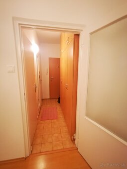Príjemný 1i. byt 38m, loggia, pivnica, Karloveská ul., 4/7p. - 8