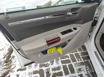 Chrysler 300C - 8