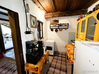 Chata s rozsiahlym pozemkom nad obcou Hrušov - 8