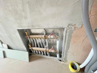 ROZOSTAVANÝ 2-PODLAŽNÝ DOM PRED DOKONČENÍM
RUŽOMBEROK-... - 8