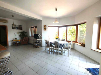 Výnimočný 7 izbový dom v Zbehoch – so saunou a bazénom - 8