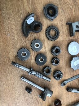 Predám náhradné diely na ČZ 175 / 476 a čz 125/476 - 8