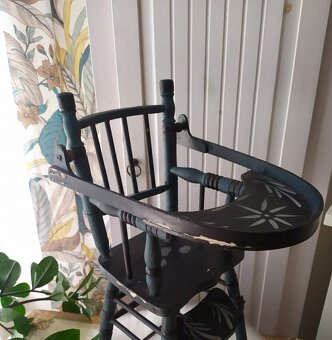 Stará stolička pre bábiky - 8