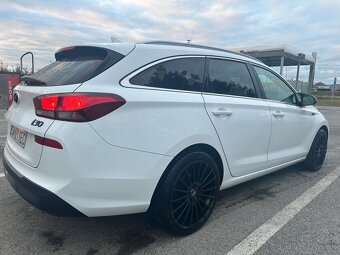 Hyundai i30 CW AUTOMAT 1.6 CRDi 85kw Diesel SR vozidlo - 8