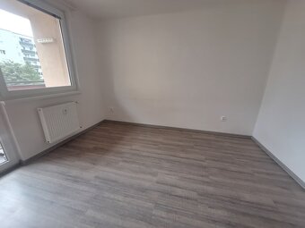 Rezervované 1 izbový byt s parkovacím miestom, NM - 8