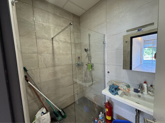 Prenájom prízemného obchodného priestoru 82 m² vo frekventov - 8