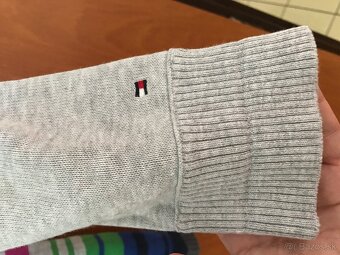 TOMMY HILFIGER originál tenucky/farebný dámsky svetrik L - 8