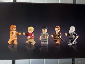 LEGO 21330 Sám doma - 8