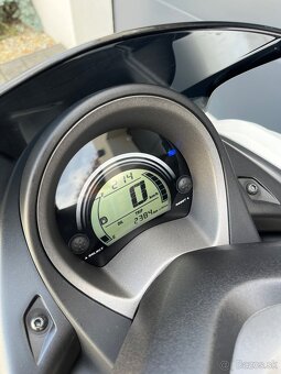 YAMAHA NMAX 125 - 8