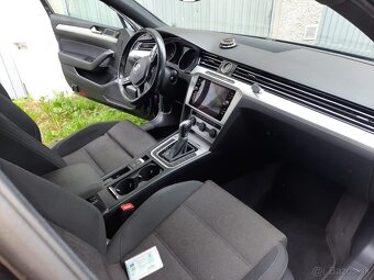 VW Passat Variant (2018) – Šedá tmavá metalíza - 8