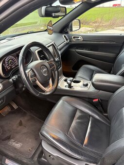 Jeep Grand Cherokee 3.0L V6  Limited A/T - 8