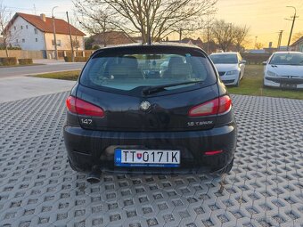 Alfa Romeo 147 1.6T - 8