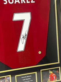 Predám podpísaný dres Luis Suarez s certifikátom - 8