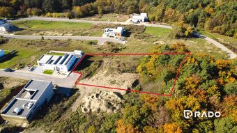 RADO| Výnimočný pozemok pre náročných - úžasné výhľady + pro - 8