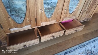 Rustikálna drevená masívna šatníková skriňa - 8