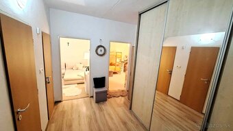 EXKLUZÍVNY PREDAJ-Kompletne prerobený 2 izb.byt s loggiou KN - 8