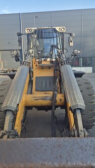 Nakladač LIEBHERR - 8