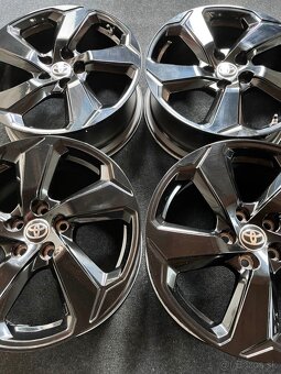 5x114,3 R18 Originál ALU Toyota RAV4 5.Gen.- černé - senzor - 8