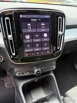 Volvo XC40 2.0 B3 mHEV Plus AT 2025 DPH - 8