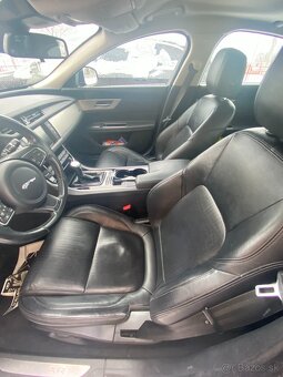 Jaguar XF 2.0 Prestige - 8