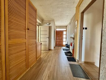 Veľký 6i. RD a garážou, 612m2 pozemok, obec Smolenice - 8