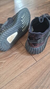 Yeezy Boost 350 V2, Nike LeBron 19 Bred - 8