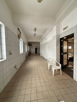 Na prenájom obchodný priestor 400m2  – voľný ihneď - 8