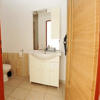 Slnečný 2 izbový byt s murovaným jadrom na predaj - 8