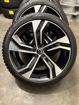 Nepoužitá zimná sada Volvo XC90 - 5x108 R22 , 275/35/22 - 8