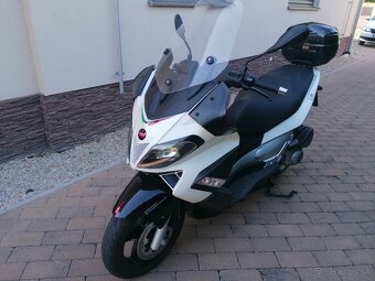 Aprilia SR max 300 - 8