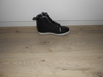 Predam nove kvalitne damske kozene moto topanky RST - 8