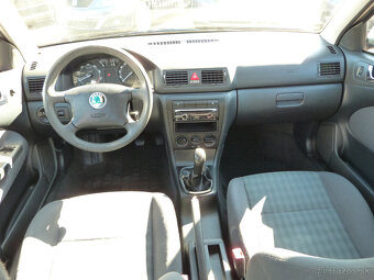 Škoda Octavia Combi 1.6i TOUR - 8
