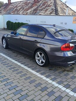 Bmw E90 318D - 8