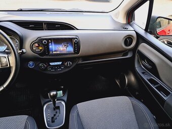 Toyota Yaris HYBRID Automat - 8
