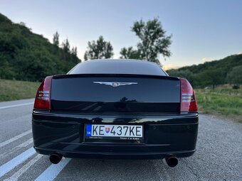 Chrysler 300c srt8 - 8