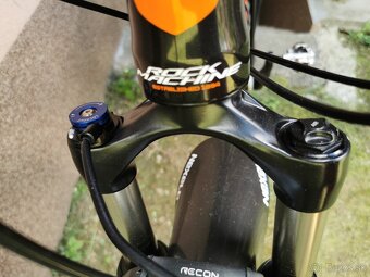 Horsky bicykel celoodpruzeny pneu 29 ram M - 8