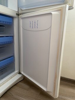 Kombinovaná chladnička Indesit - 8