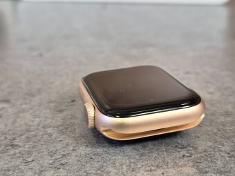 Apple Watch 5 40mm Gold Aluminium Pink Sand - TOP stav - 8