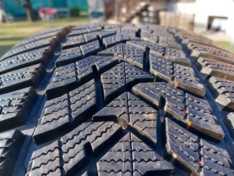 225/40 r18 zimne pneumatiky dunlop - 8