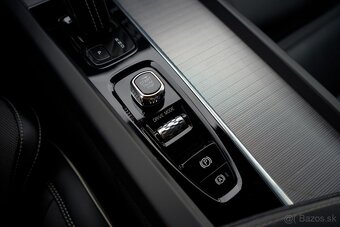 Volvo XC60 T6 Hybrid eAWD A/T - 8