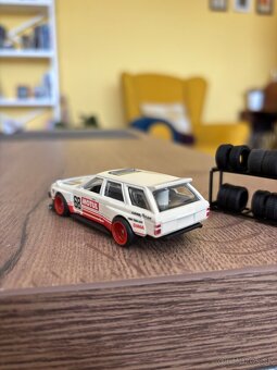 Hot Wheels autíčka s custom gumenými kolieskami - 8