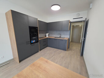 2 izbový byt v projekte Metropolis s výhľadom na Mesto - 8