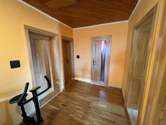 Na predaj: krásny kompletne zrekonštruovaný,priestranný dom - 8