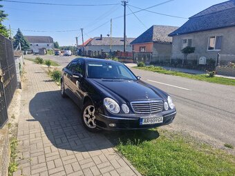 Mercedes E 211 - 8