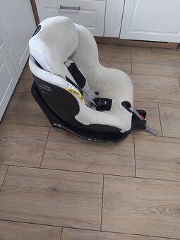 Predám autosedačku Britax Römer Dualfix M i-size do 18kg - 8