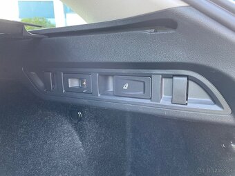 Predám auto značky Škoda Octavia Combi 2.0 TDI Scout 4x4 DSG - 8