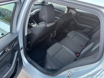 Škoda Octavia Combi 2.0TDI DSG - 8
