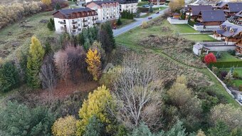 REZERVOVANÉ: STAV. POZEMOK; 608 m2; Nová Lesná - V. Tatry, 6 - 8