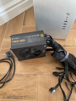 PC skrinka Jonsbo UMX4 + zdroj 750W - 8
