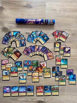 Disney Lorcana kartičky 60 ks + Pokémon podložka - 8